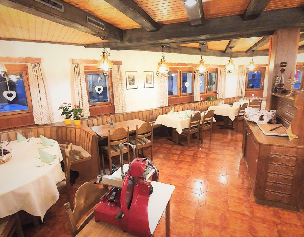 Hotel-Restaurant Grina Simplon エクステリア 写真