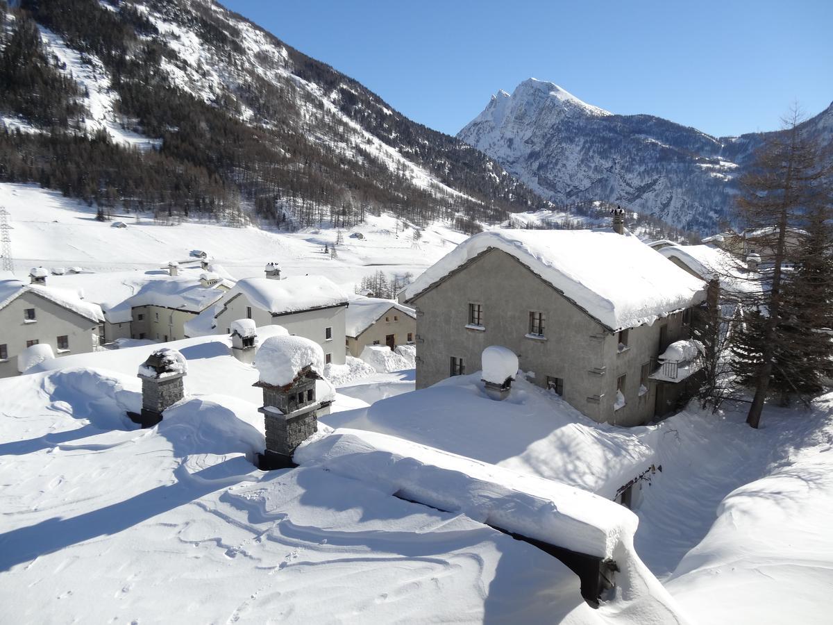 Hotel-Restaurant Grina Simplon エクステリア 写真